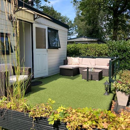 Charmant Chalet Op Een Bospark Op De Veluwe Villa Putten Kültér fotó