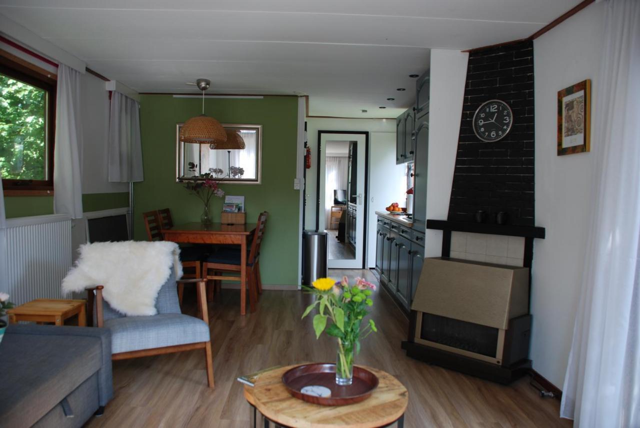 Charmant Chalet Op Een Bospark Op De Veluwe Villa Putten Kültér fotó
