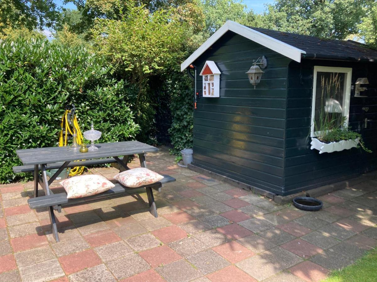Charmant Chalet Op Een Bospark Op De Veluwe Villa Putten Kültér fotó