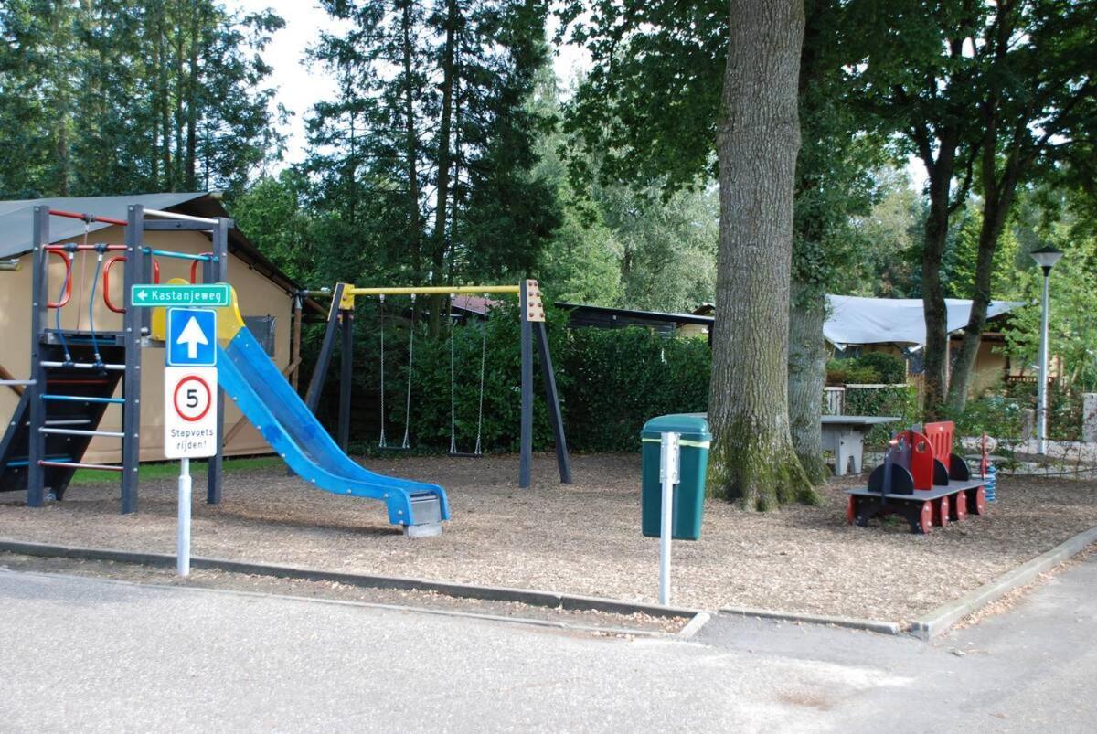 Charmant Chalet Op Een Bospark Op De Veluwe Villa Putten Kültér fotó